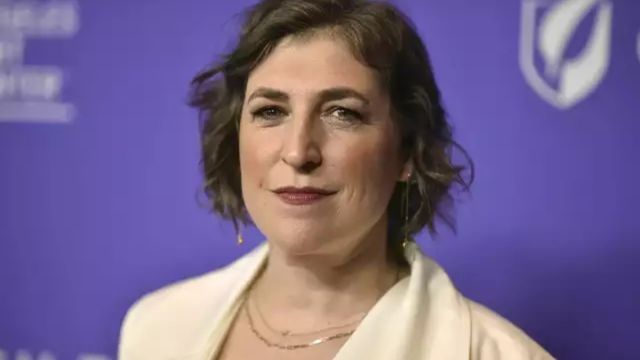 Mayim Bialik Height: Big Bang Theory Star's Height Revealed